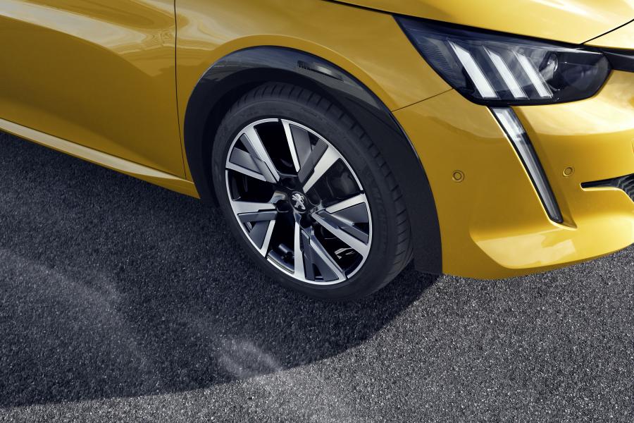 Детали экстерьера Peugeot 208 GT-Line 2019 года  (WW) (фото 7 из 56)